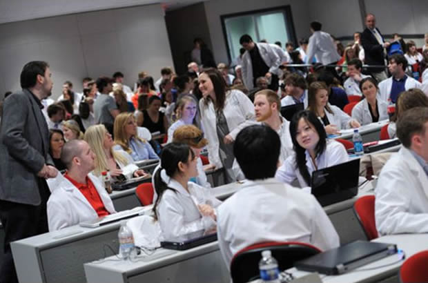 Read more about the article Kształcenie farmaceutów w Polsce do rewalidacji