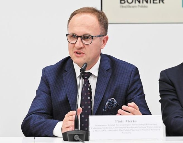 Read more about the article Jak przyciągnąć farmaceutów do zawodu?